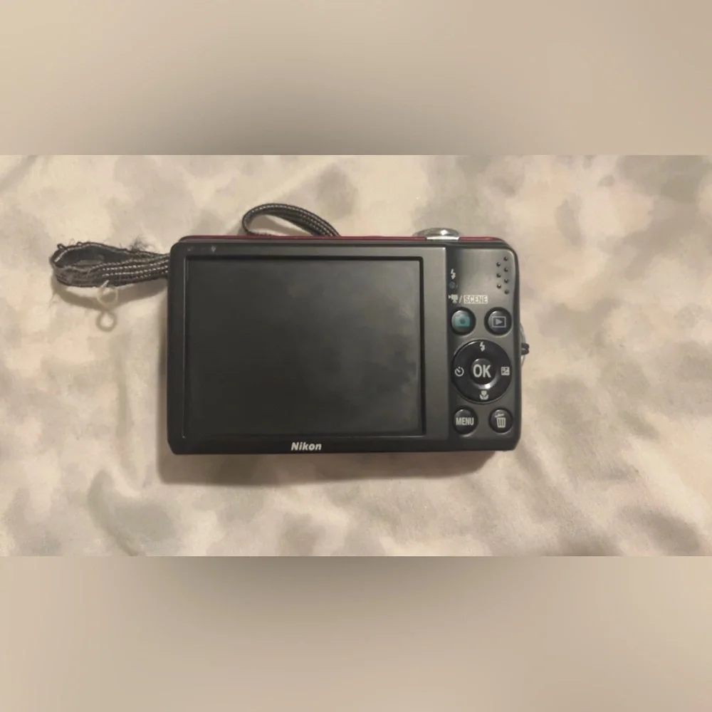 NIKON COOLPIX L24 14.0 MEGAPIXELS 3.6X ZOOM DIGITAL CAMERA